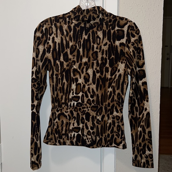 Leopard Print Top - Picture 2 of 3